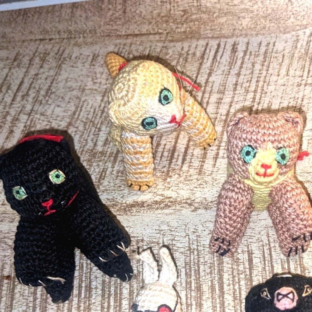 Crocheted Vintage Animals Circa 1970's Handmade Cats, Pig, Rabbit & Bear 6pc Set - Picture 16 of 16